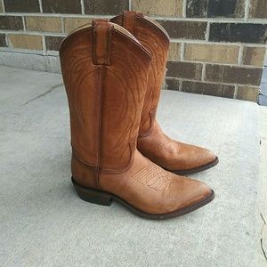 LIKE NEW! FRYE "BILLY” pull on Cowboy western boots. Run small.